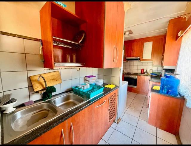 3 BEDROOM HOUSE FOR SALE IN VANDERBIJLPARK CE 2